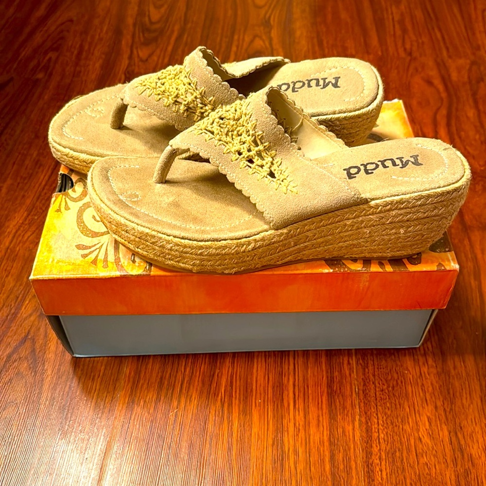 Mudd sandals